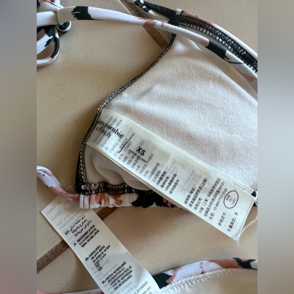 Abercrombie and Fitch women’s bikini top xsmall TOP ONLY - Picture 9 of 12